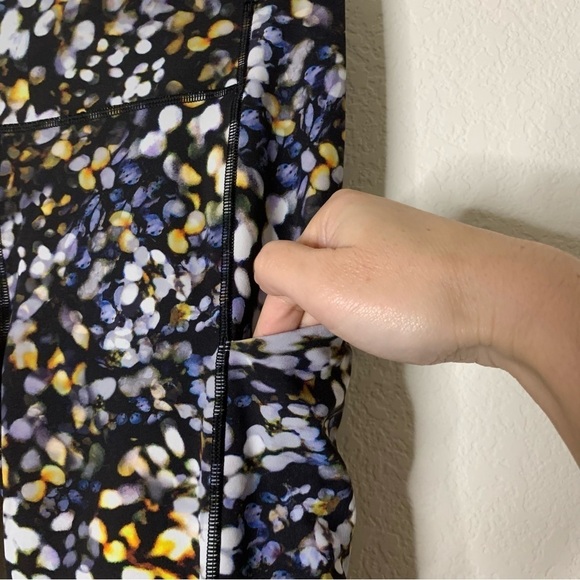 Lululemon womens black speed up tight 28” full on luxtreme metropolis glow multi - Picture 4 of 9